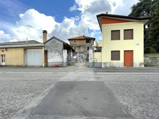 Rustici e casali in vendita di 105 m² in Via Magenta, 2