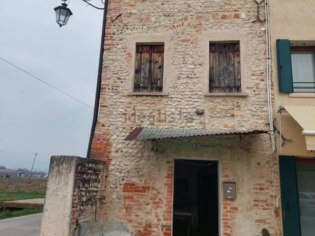 Rustici e casali in vendita di 105 m² in Via dei Molini