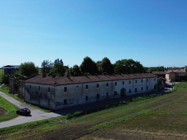 Rustici e casali in vendita di 1060 m² in Via Casaleggio, 8