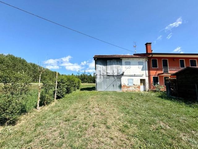 Rustici e casali in vendita di 106 m² in Via Volpine, 23