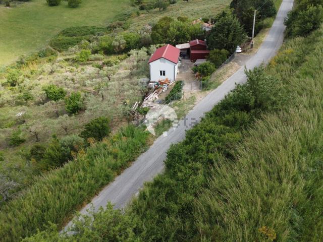 Rustici e casali in vendita di 107 m² in Contrada Albereto