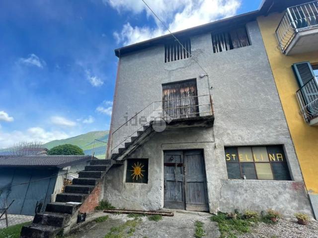 Rustici e casali in vendita di 107 m² in Via Ragazzi del &apos 99