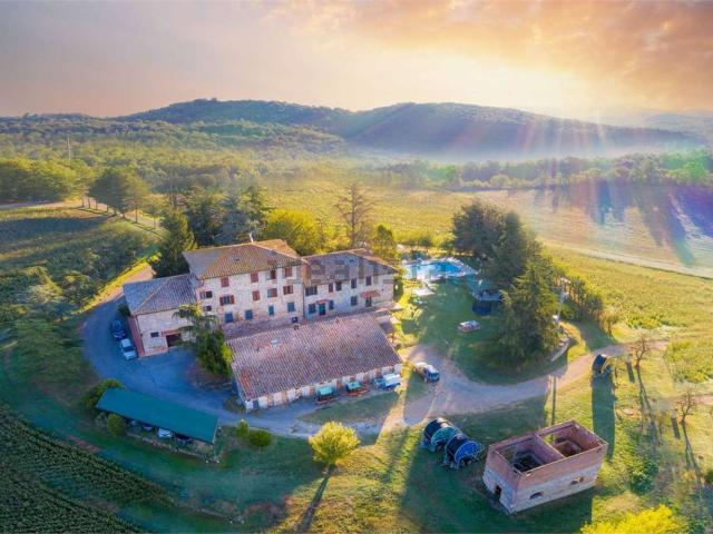 Rustici e casali in vendita di 1080 m² in Località Montioni