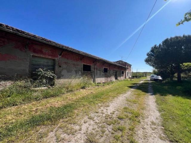 Rustici e casali in vendita di 1086 m²