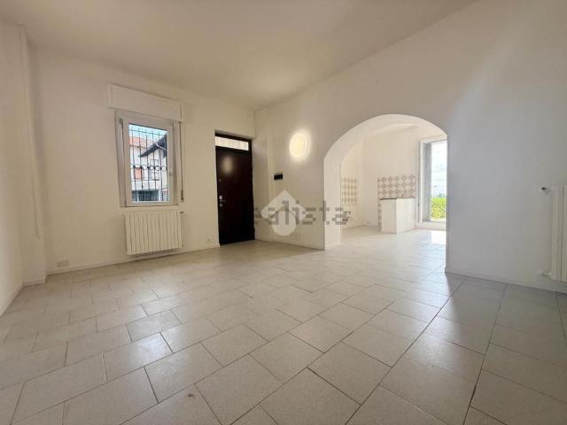 Rustici e casali in vendita di 108 m² in Via Piatti, 19