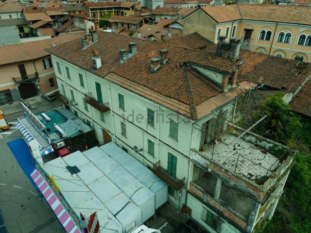 Rustici e casali in vendita di 1000 m² in Piazza Castello, 1