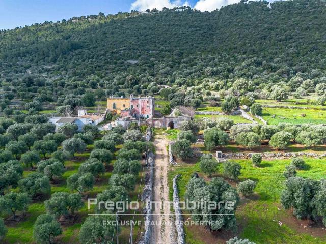 Rustici e casali in vendita di 1000 m² in Strada Comunale Matarano