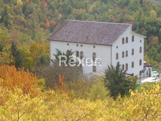 Rustici e casali in vendita di 1300 m² in Strada Provinciale 1