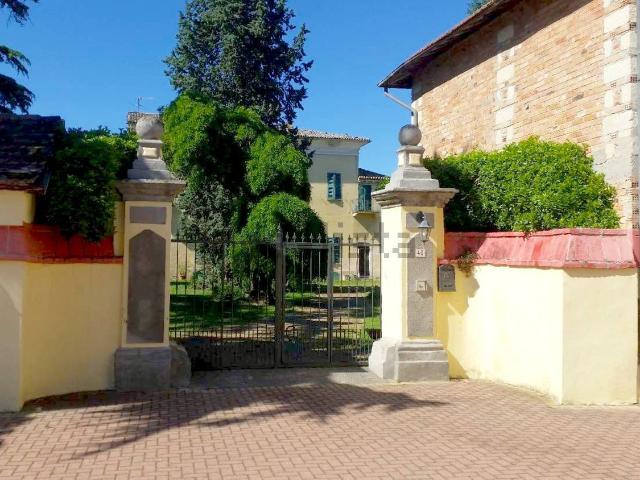 Rustici e casali in vendita di 1000 m² in Via Torino, 46
