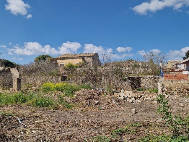 Rustici e casali in vendita di 1000 m² in Via Adige, 47
