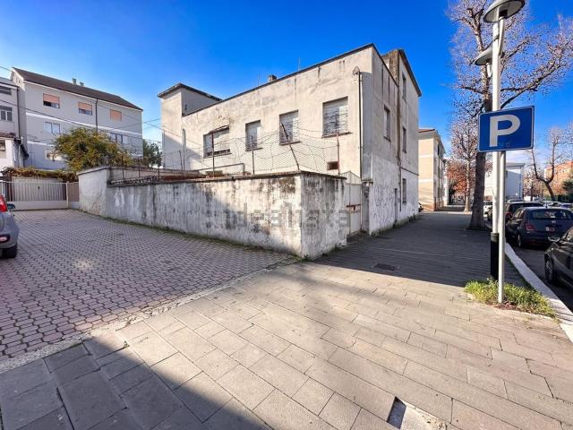 Rustici e casali in vendita di 524 m² in Via de Meis Angelo Camillo