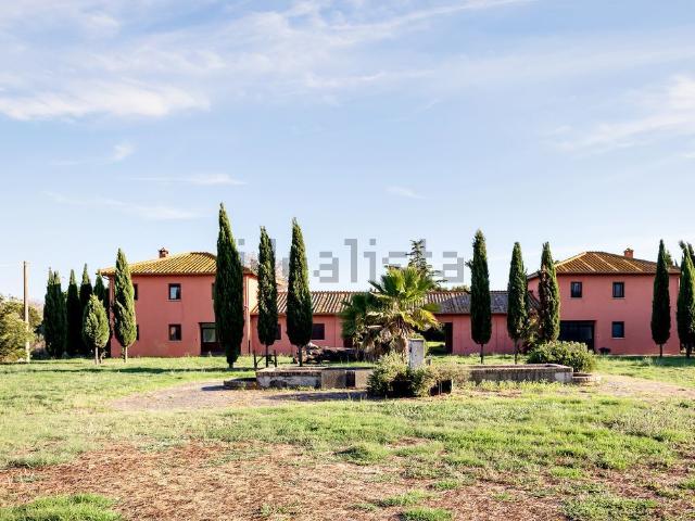 Rustici e casali in vendita di 1000 m² in Via Lanfranco di Pavia