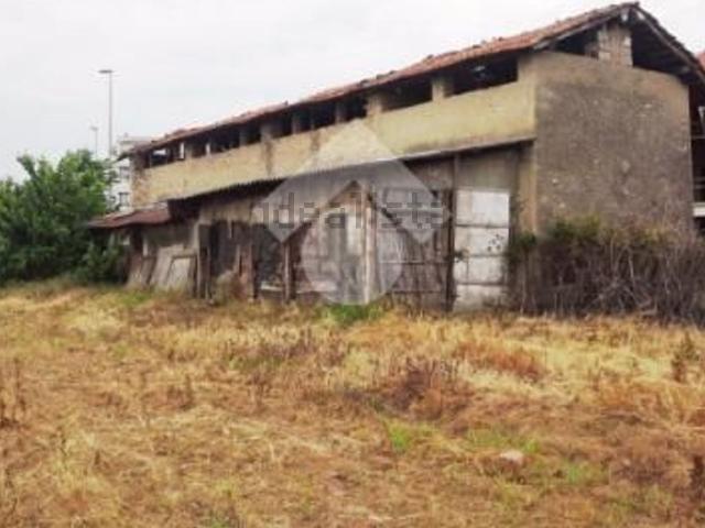 Rustici e casali in vendita di 1000 m² in Via Malogno, 111