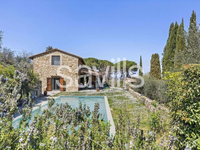 Rustici e casali in vendita di 1000 m² in Via Montagliari