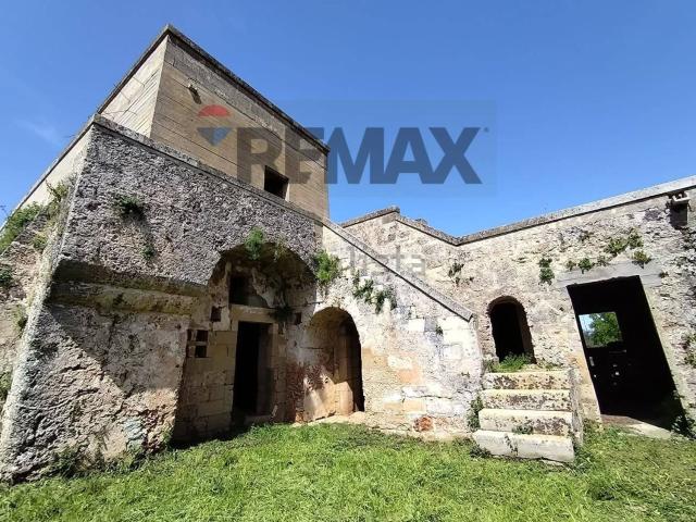 Rustici e casali in vendita di 1000 m²