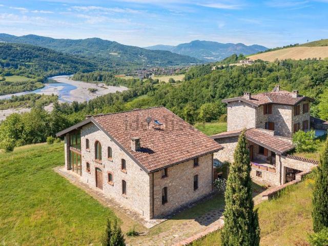 Rustici e casali in vendita di 1000 m²