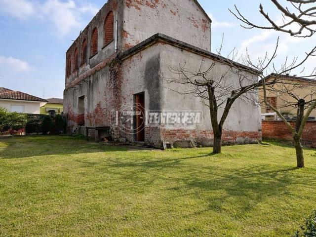 Rustici e casali in vendita di 1000 m²
