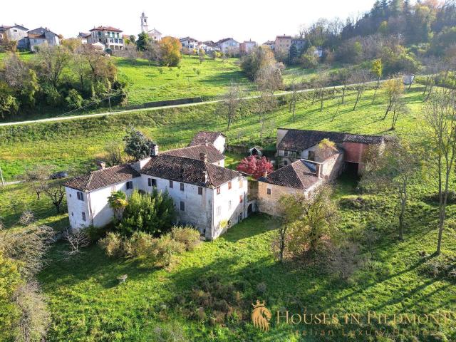 Rustici e casali in vendita di 1000 m²
