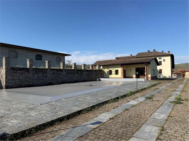 Rustici e casali in vendita di 1000 m²