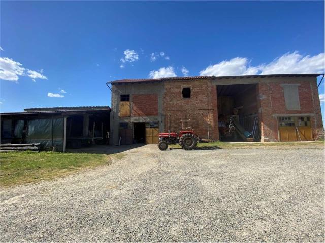 Rustici e casali in vendita di 1000 m²
