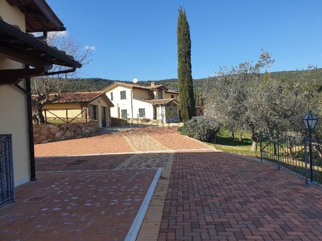 Rustici e casali in vendita di 1000 m²