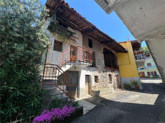 Rustici e casali in vendita di 100 m² in Via Alfredo D&apos Andrade