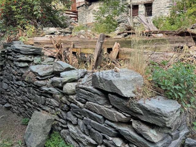 Rustici e casali in vendita di 100 m² in Frazione Graines
