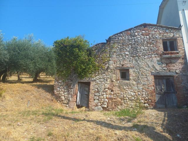 Rustici e casali in vendita di 100 m² in Strada di Rocca Carlea