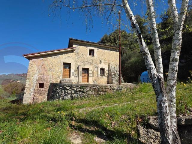 Rustici e casali in vendita di 100 m² in Via Barbanera