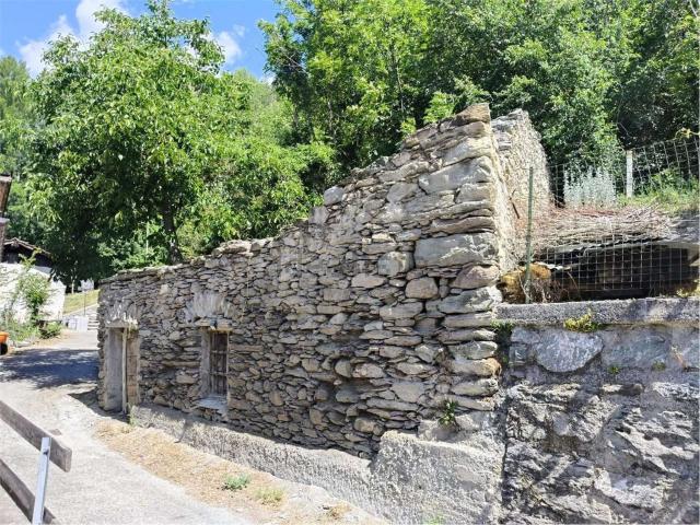 Rustici e casali in vendita di 100 m² in Via Barthelemy