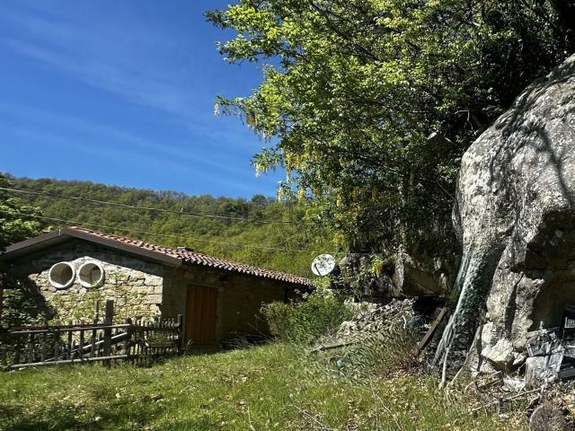 Rustici e casali in vendita di 100 m² in Via casella