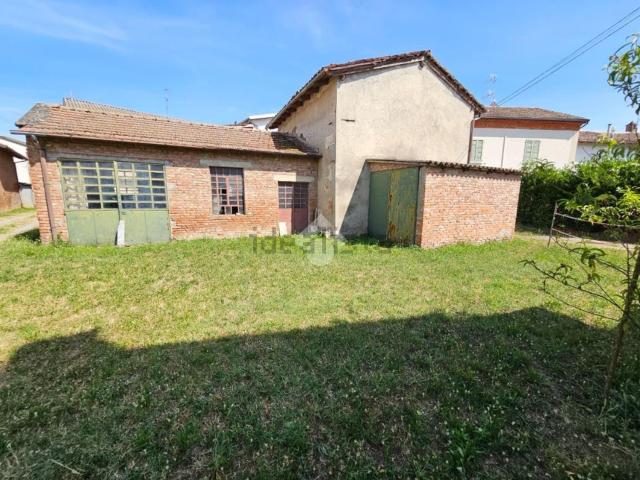 Rustici e casali in vendita di 100 m² in Via Circonvallazione, 3