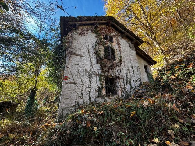Rustici e casali in vendita di 100 m² in Via degli Alpini