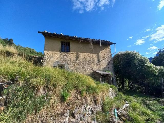 Rustici e casali in vendita di 100 m² in Via del Sole, 4