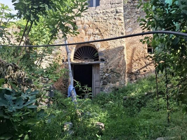 Rustici e casali in vendita di 100 m² in Via Partenope