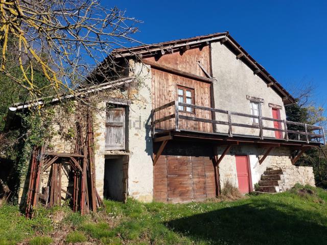 Rustici e casali in vendita di 100 m² in Via Rissa, 5