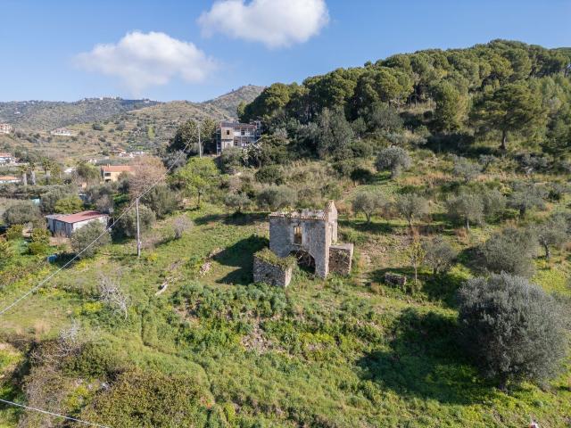 Rustici e casali in vendita di 100 m² in Via Silvio Maurano, 26