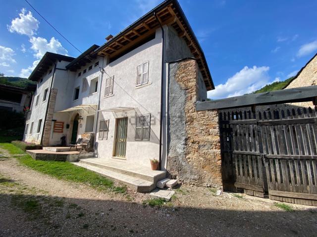 Rustici e casali in vendita di 100 m² in Via Zanusi