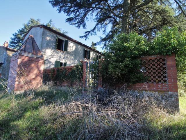 Rustici e casali in vendita di 1010 m² in Via Giuseppe Verdi