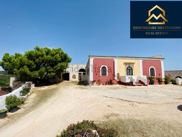 Rustici e casali in vendita di 1150 m²