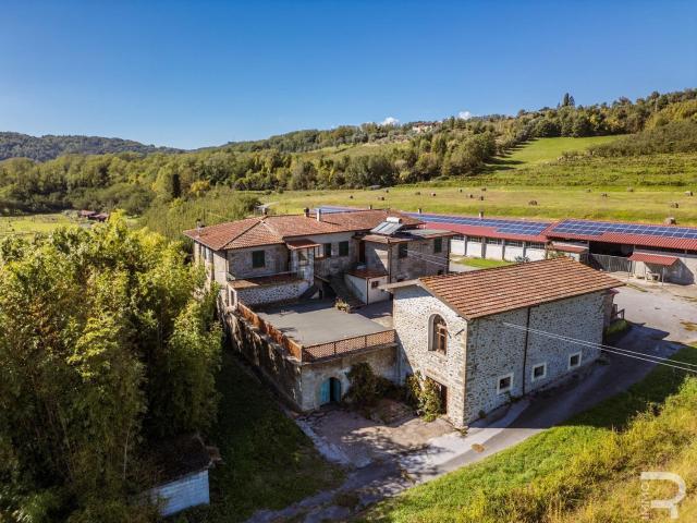 Rustici e casali in vendita di 1152 m² in Strada Provinciale 17