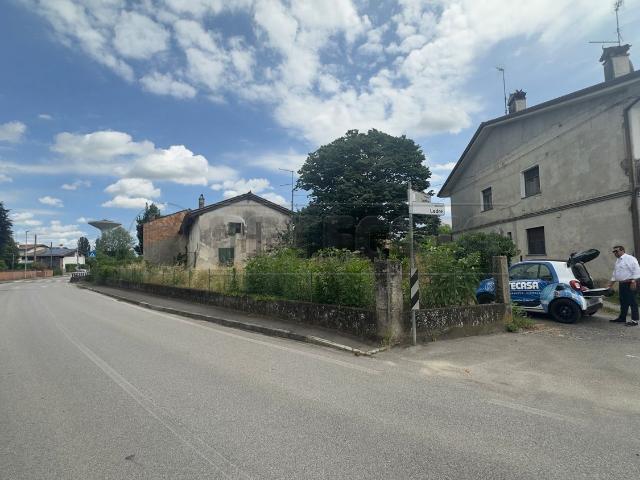 Rustici e casali in vendita di 115 m² in Piazza Ledra, 2