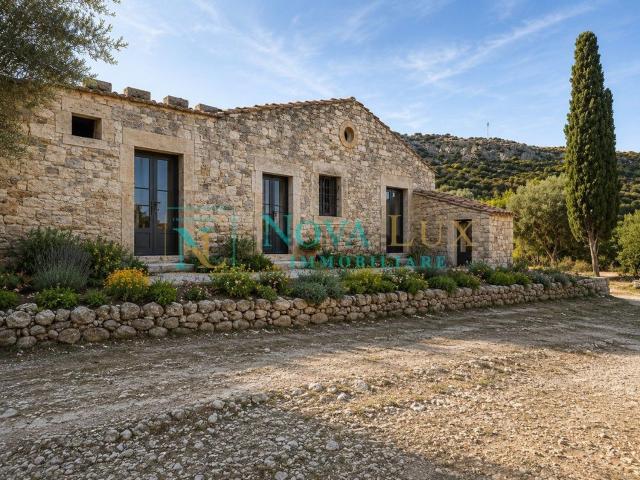 Rustici e casali in vendita di 115 m² in Via Rovere, 21