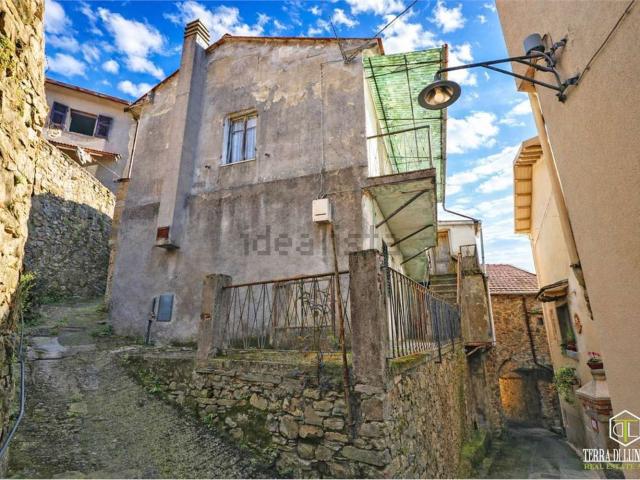 Rustici e casali in vendita di 117 m² in Strada Senza Nome, 11