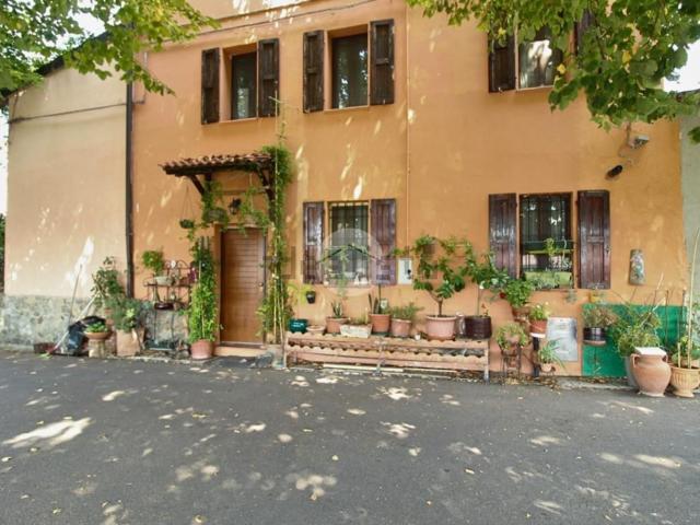 Rustici e casali in vendita di 117 m² in Via Chiesa, 14