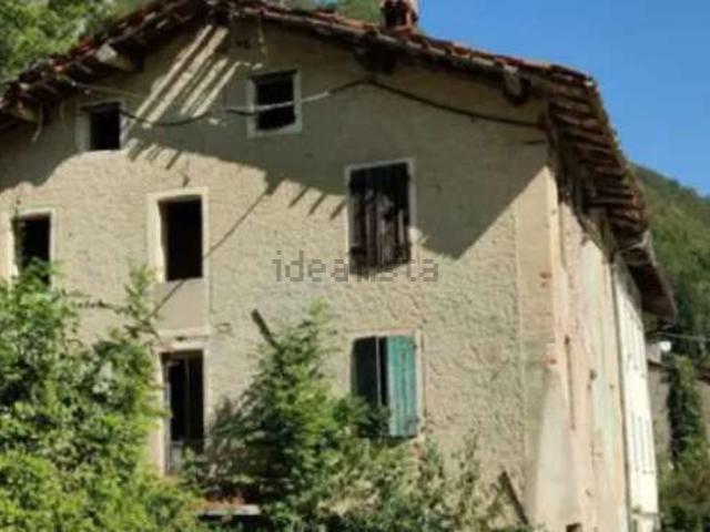 Rustici e casali in vendita di 118 m² in Piazza Libertà