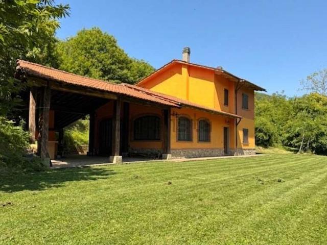 Rustici e casali in vendita di 110 m² in Strada Statale 12