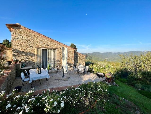 Rustici e casali in vendita di 110 m² in Via Montebenichi