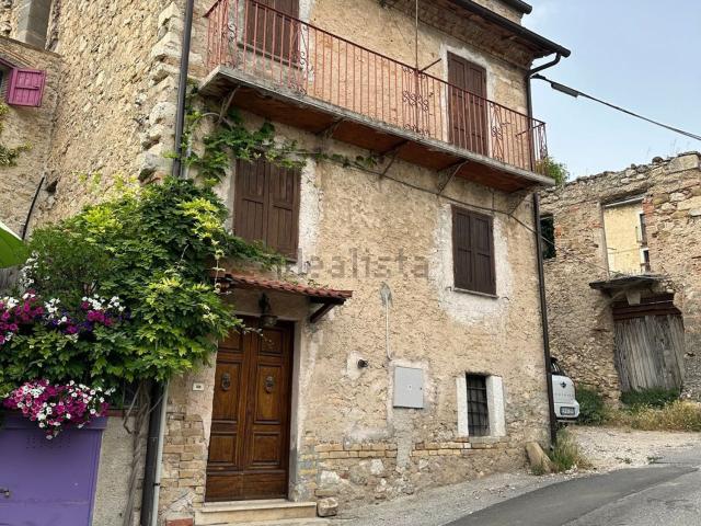 Rustici e casali in vendita di 110 m² in Via ALBE, 1 ANTROSANO, 1