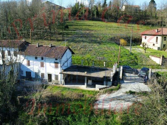 Rustici e casali in vendita di 110 m² in Via Cerreto